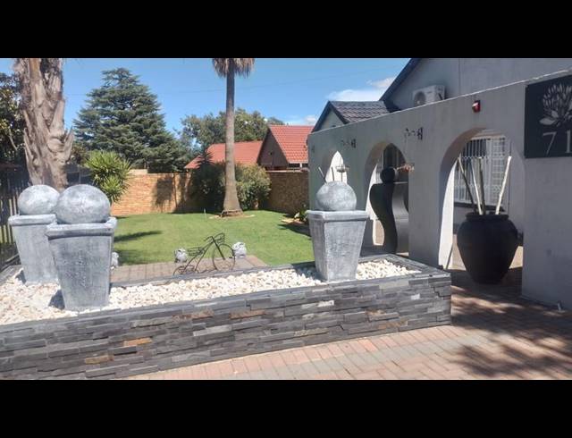 5 BEDROOM HOUSE FOR SALE IN GREENHILLS